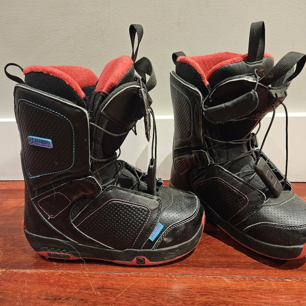 Snow boarding boots